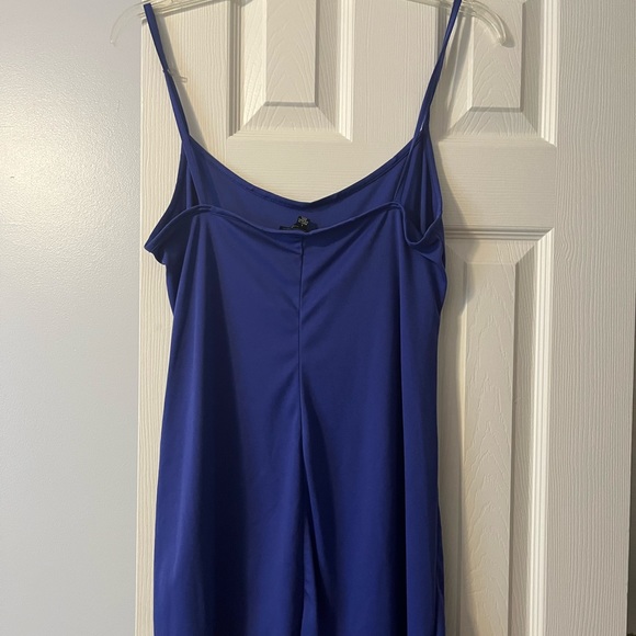 Woman’s dress - Picture 3 of 4